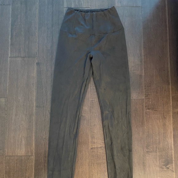 CLEARANCE SEND OFFERS Wilfred Free Daria Suede Leggings S NWOT Grey Aritzia - Picture 2 of 3